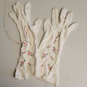 Vintage Embroidered Ladies Gloves